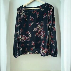 Joie Black Velvet long sleeve Blouse with lovely Floral Design Size 38